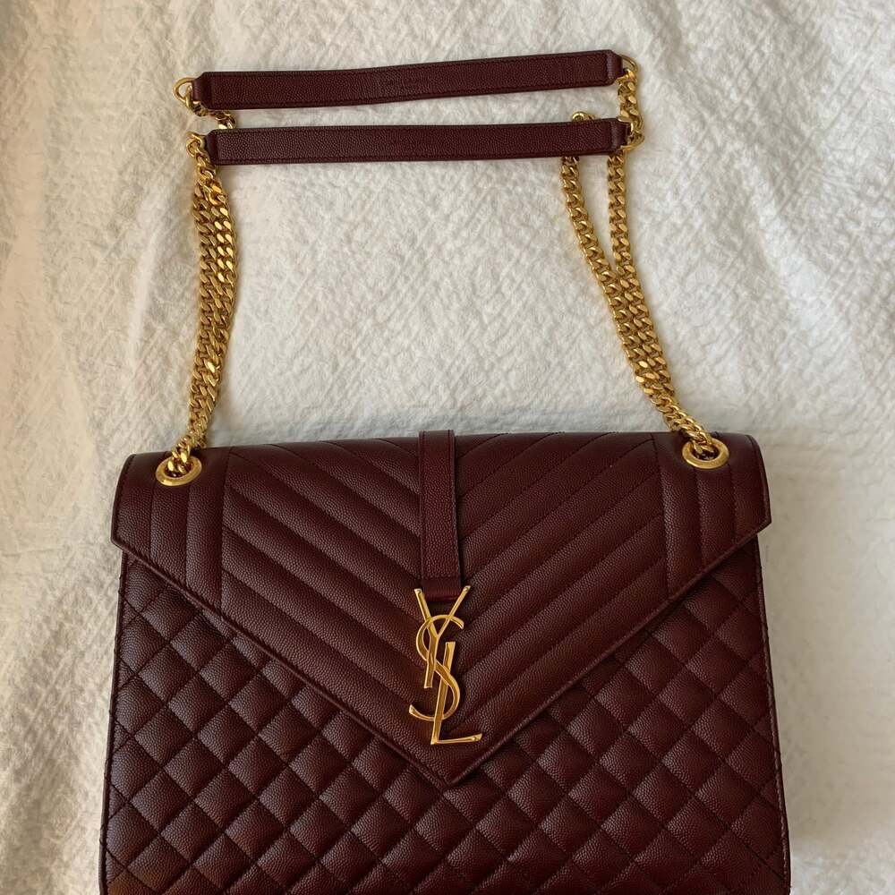 🖤🖤Back Again🖤FOR SALE🖤🖤
Saint Laurent Large Monogram Envelope Burgundy Handbags